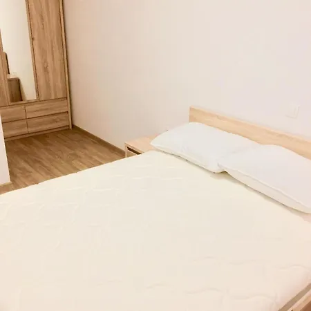 Ferienwohnung In Mit Terrasse, Gemeinsamem Pool Und Grill Und Panoramablick דירה *