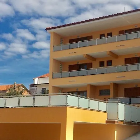 דירה Ferienwohnung In Mit Terrasse, Gemeinsamem Pool Und Grill Und Panoramablick *
