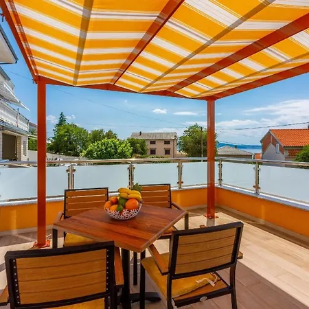 Apartment Ferienwohnung In Mit Terrasse, Gemeinsamem Pool Und Grill Und Panoramablick